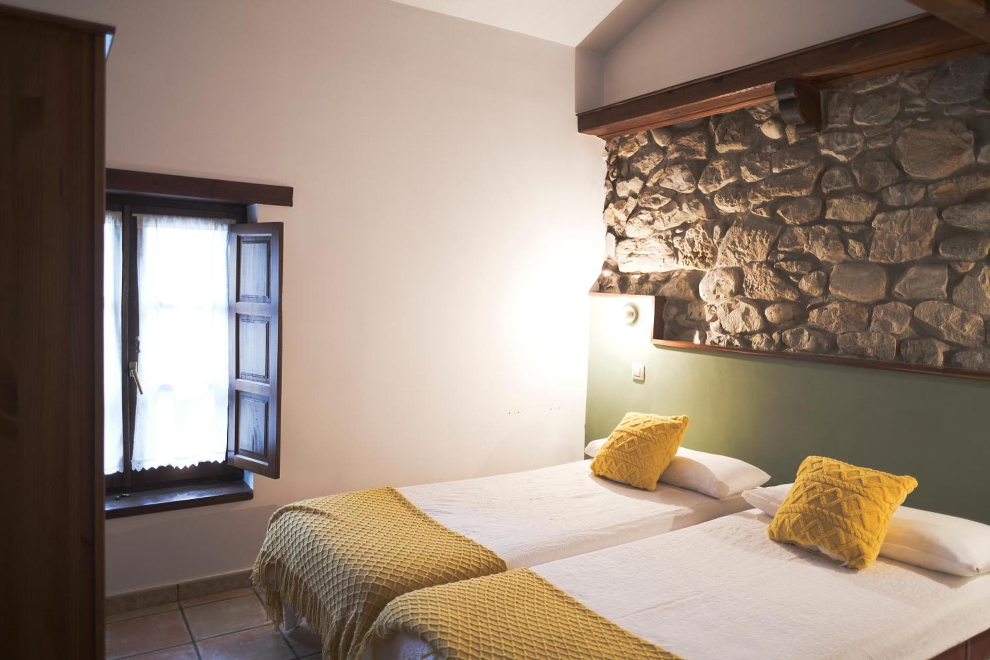 Posada La Estela De Barros Corrales De Buelna Экстерьер фото