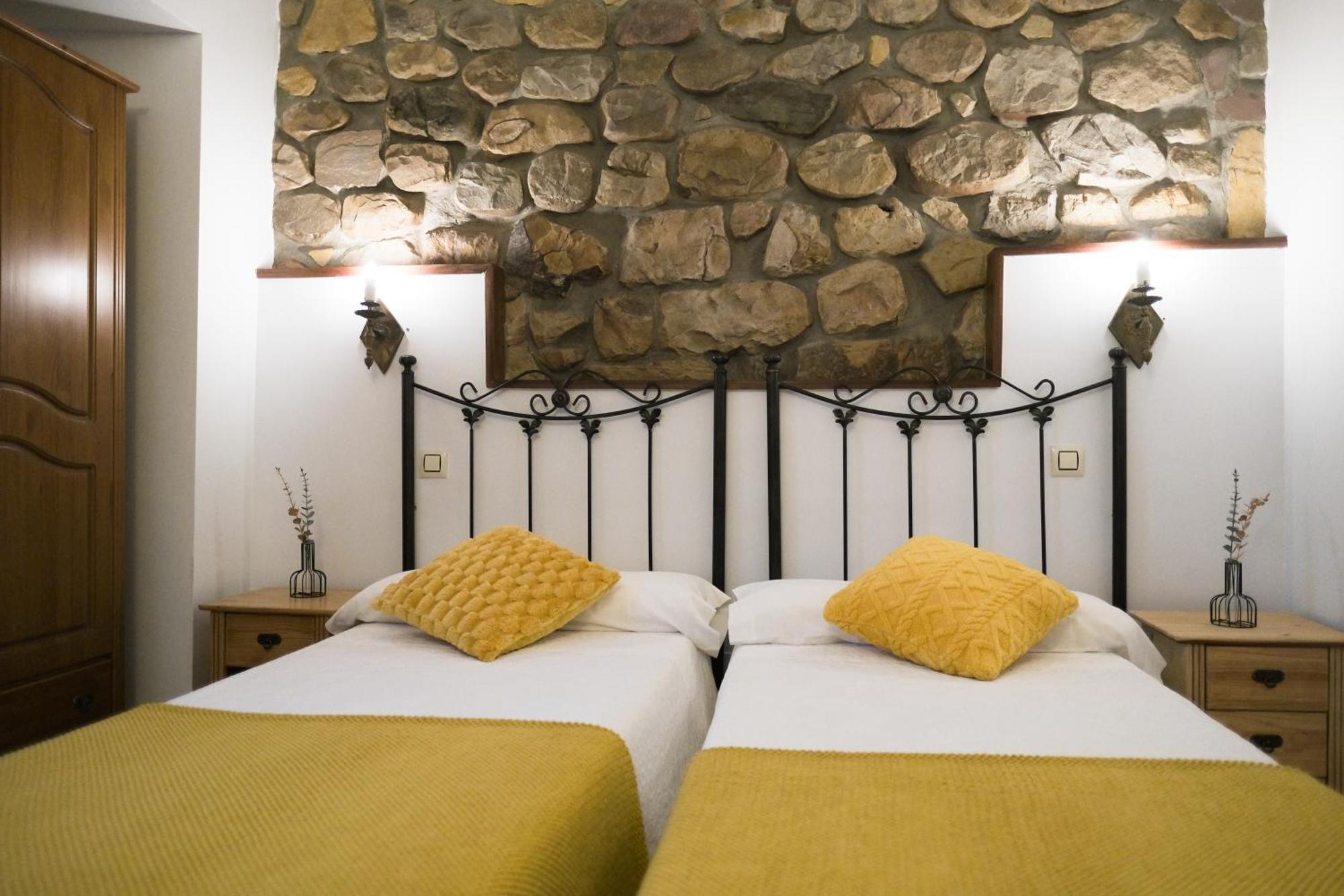Posada La Estela De Barros Corrales De Buelna Экстерьер фото