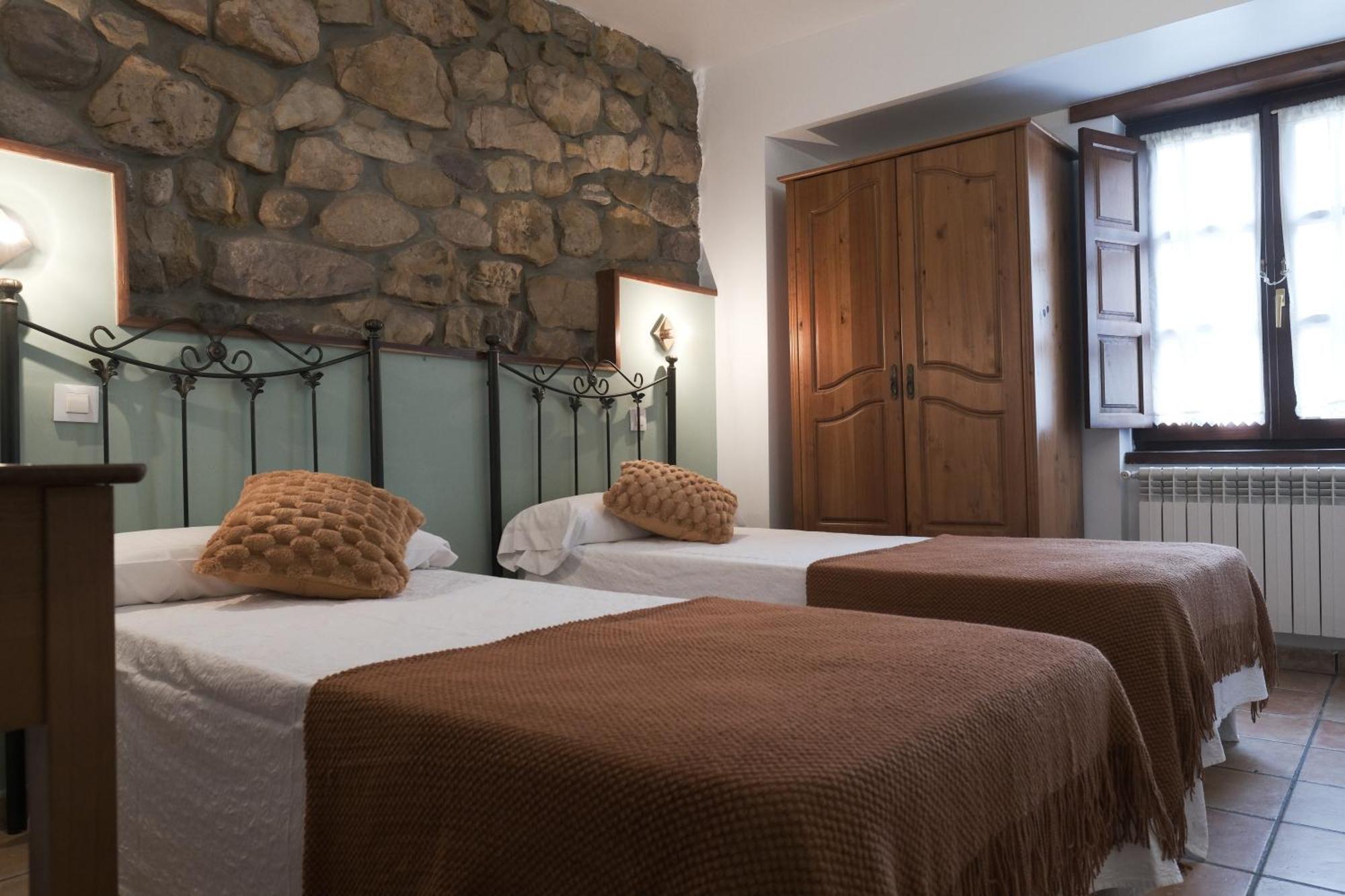 Posada La Estela De Barros Corrales De Buelna Экстерьер фото