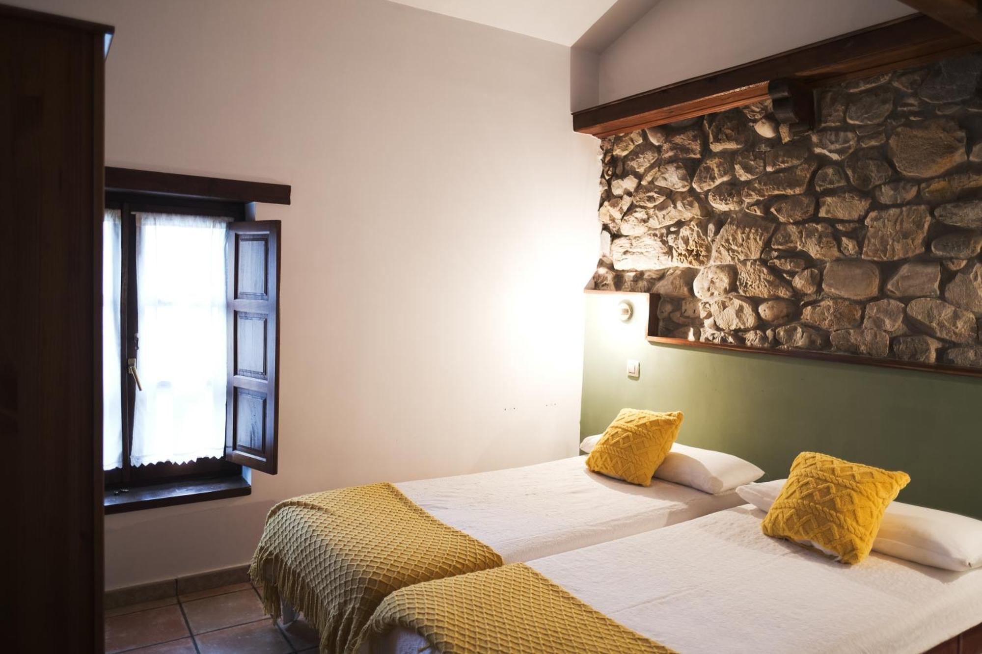 Posada La Estela De Barros Corrales De Buelna Экстерьер фото