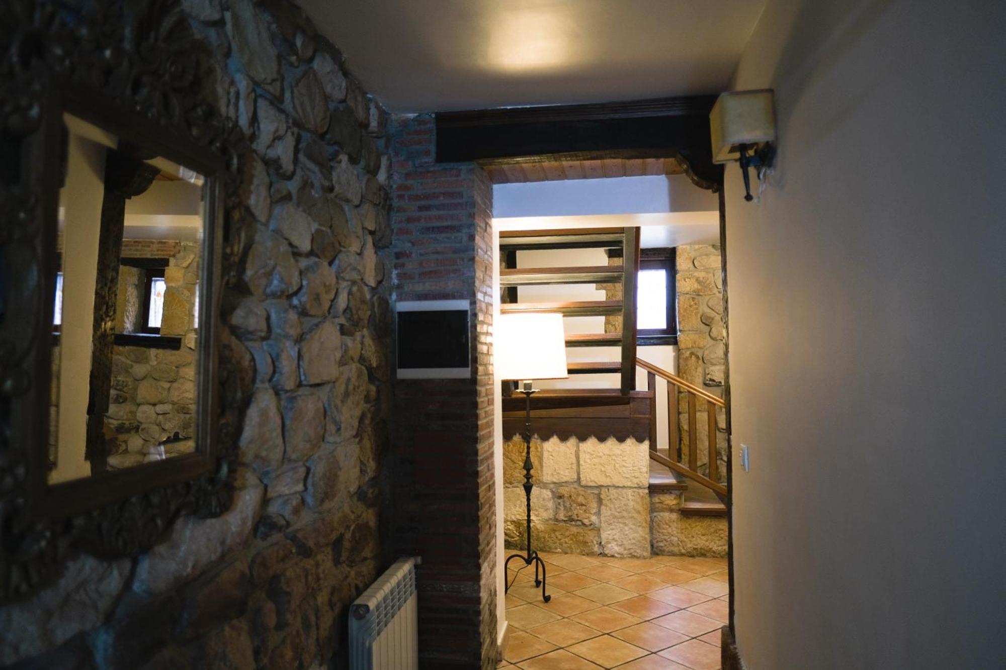 Posada La Estela De Barros Corrales De Buelna Экстерьер фото