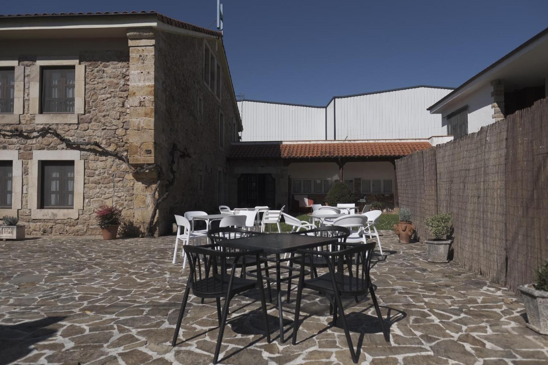 Posada La Estela De Barros Corrales De Buelna Экстерьер фото