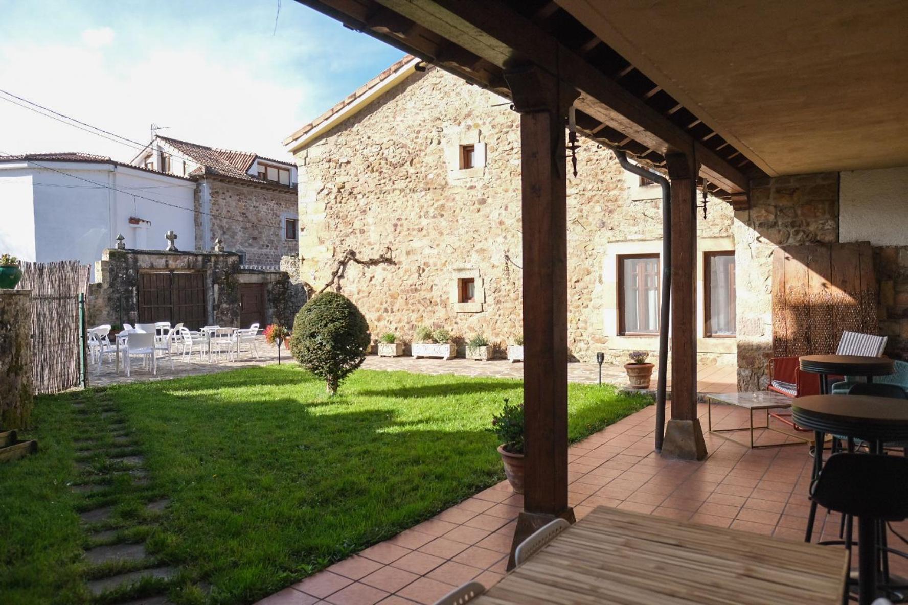 Posada La Estela De Barros Corrales De Buelna Экстерьер фото